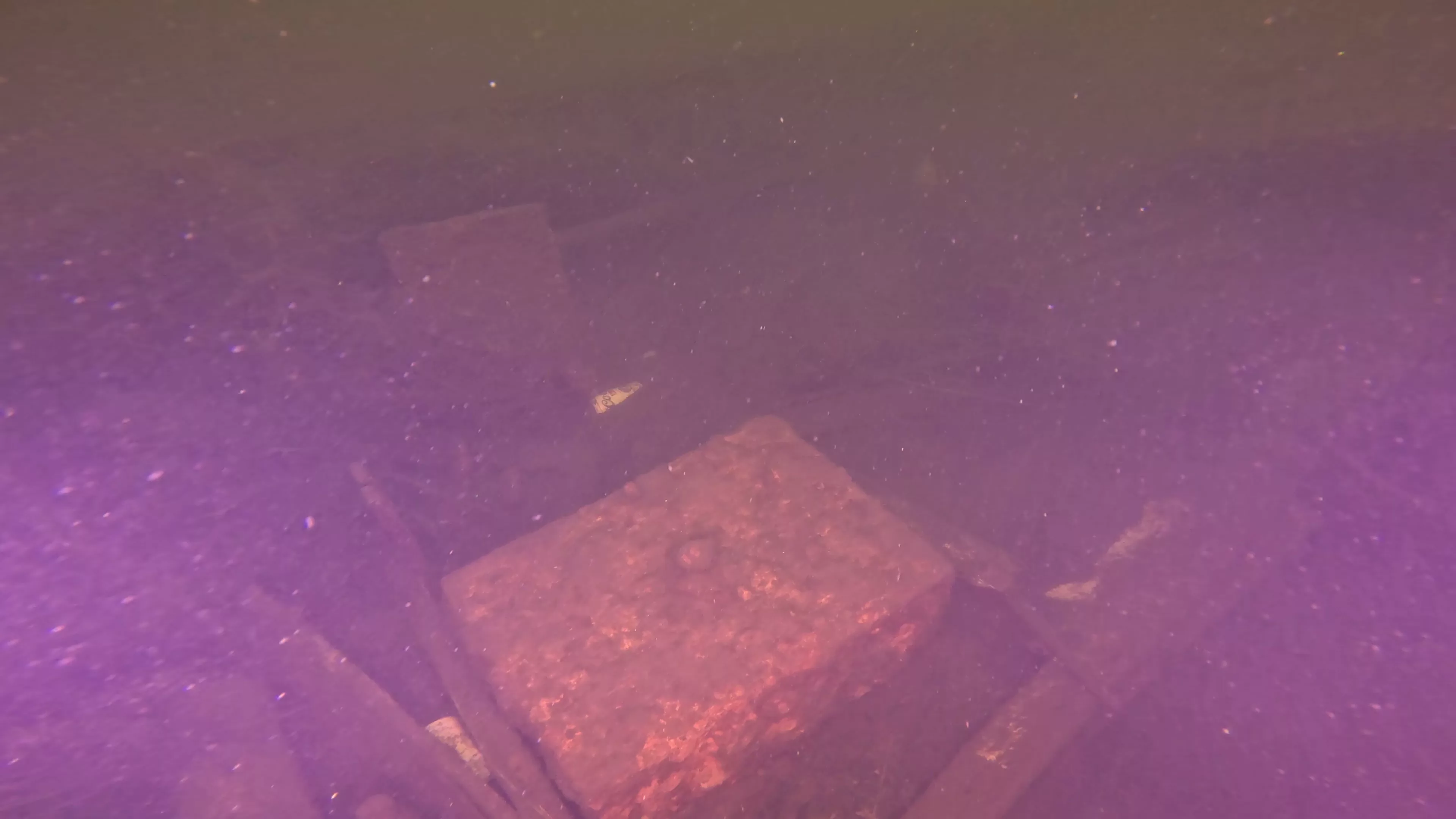 32' Wooden Boat Wreck (LU005), Lake Union, Seattle, WA — photo 1 of 11