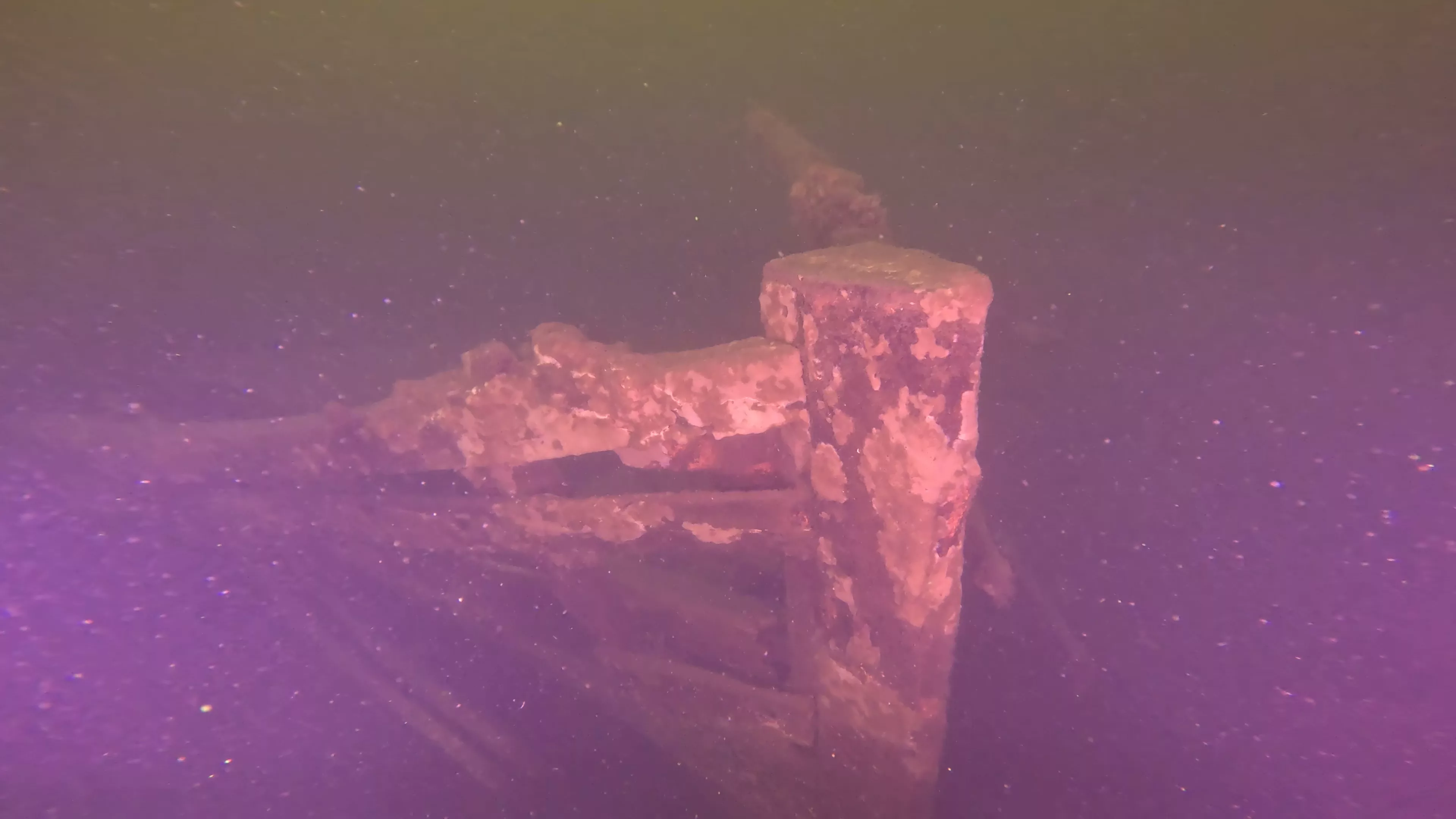 32' Wooden Boat Wreck (LU005), Lake Union, Seattle, WA — photo 3 of 11