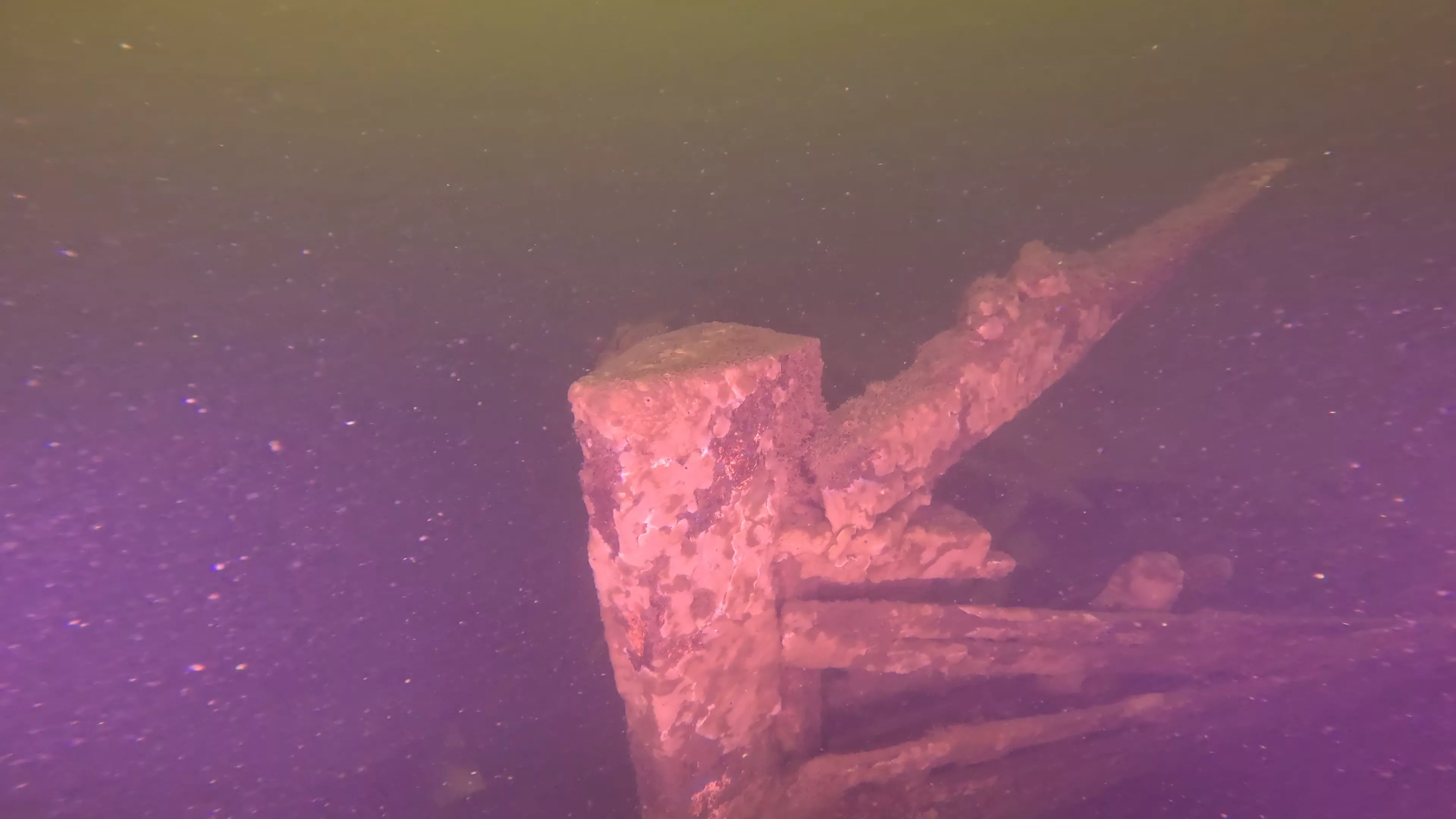 32' Wooden Boat Wreck (LU005), Lake Union, Seattle, WA — photo 4 of 11