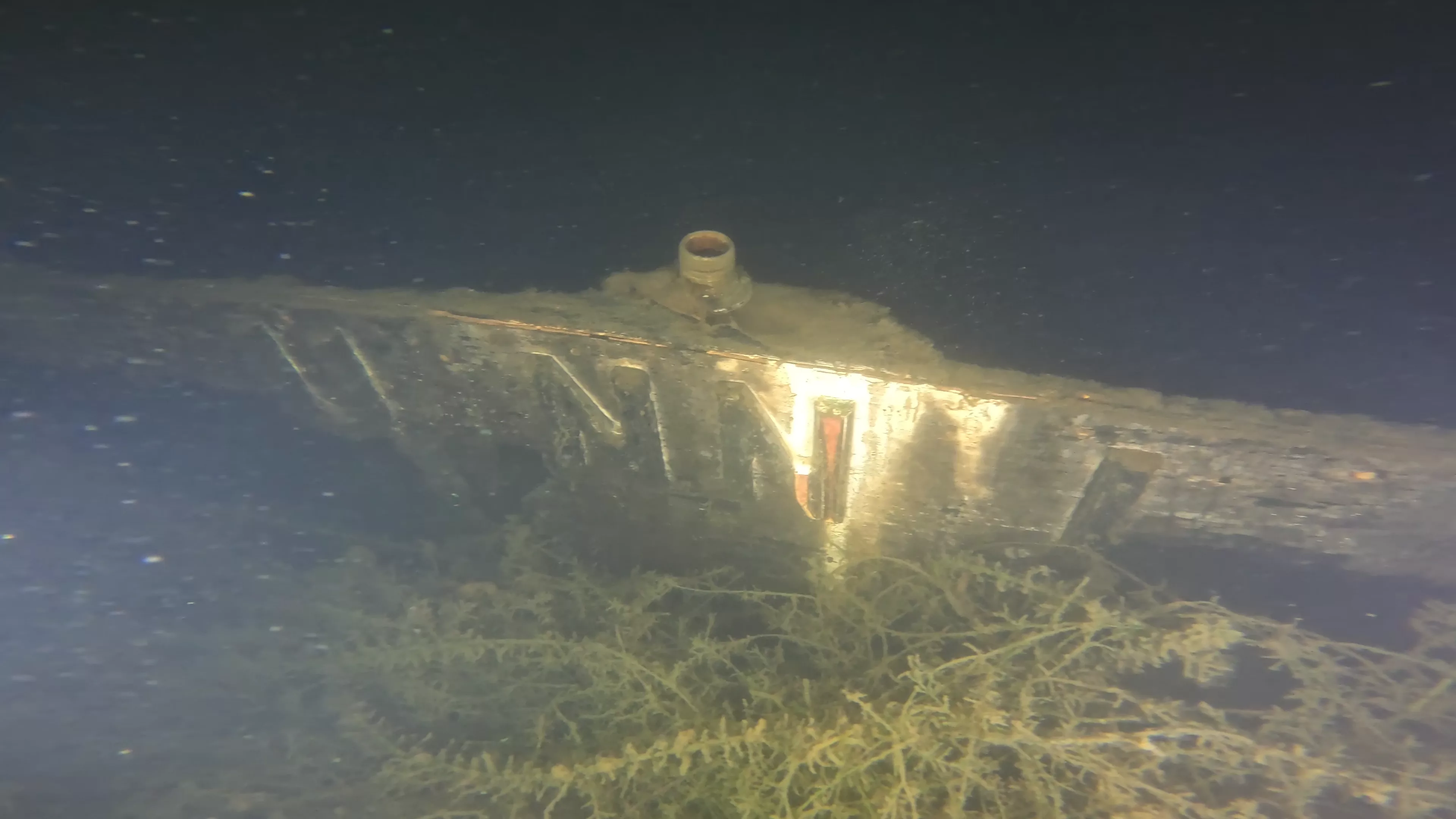Quinn II: 28' Cabin Cruiser Wreck (LU026), Lake Union, Seattle, WA — main photo