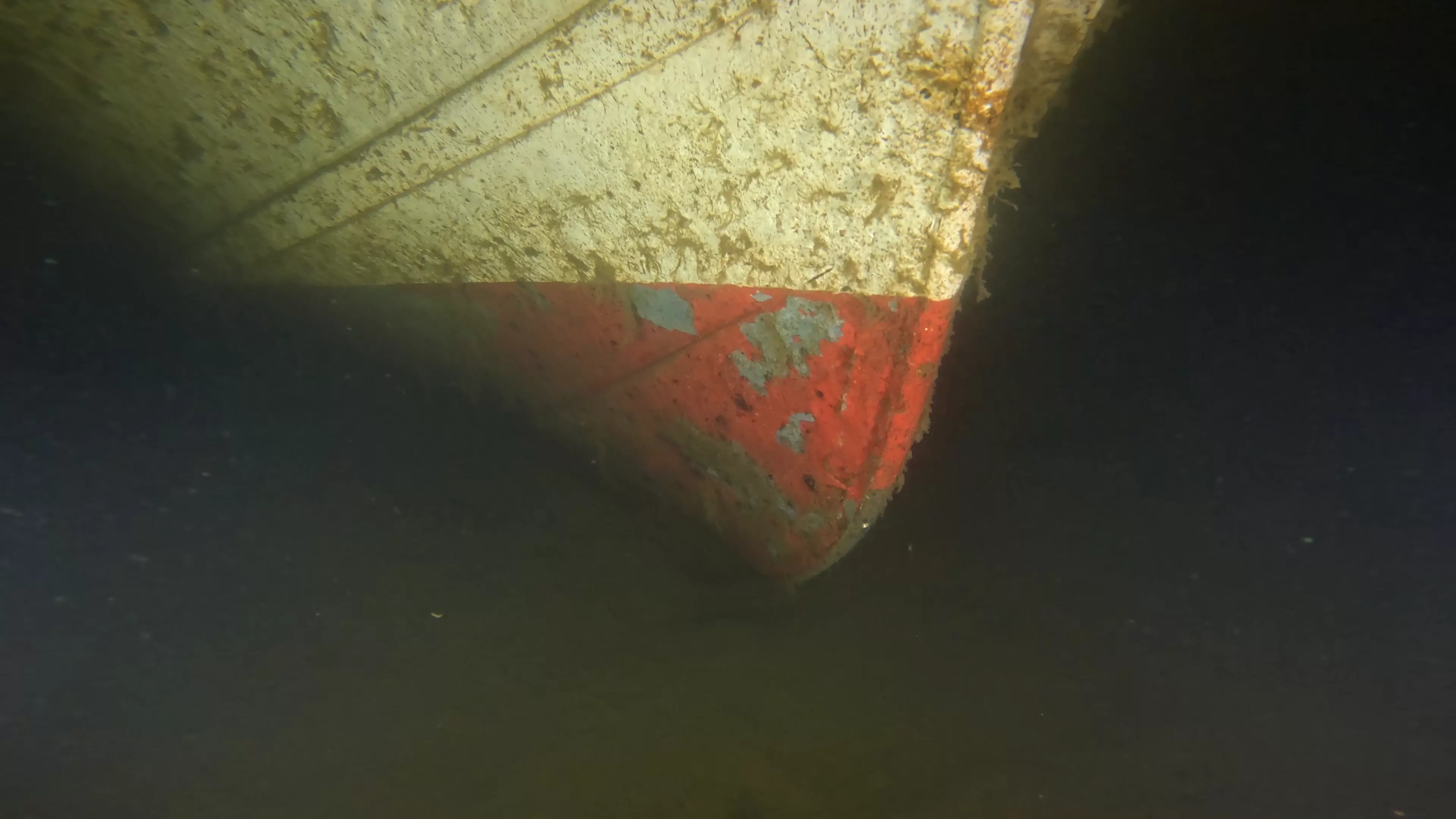 Quinn II: 28' Cabin Cruiser Wreck (LU026), Lake Union, Seattle, WA — photo 16 of 19
