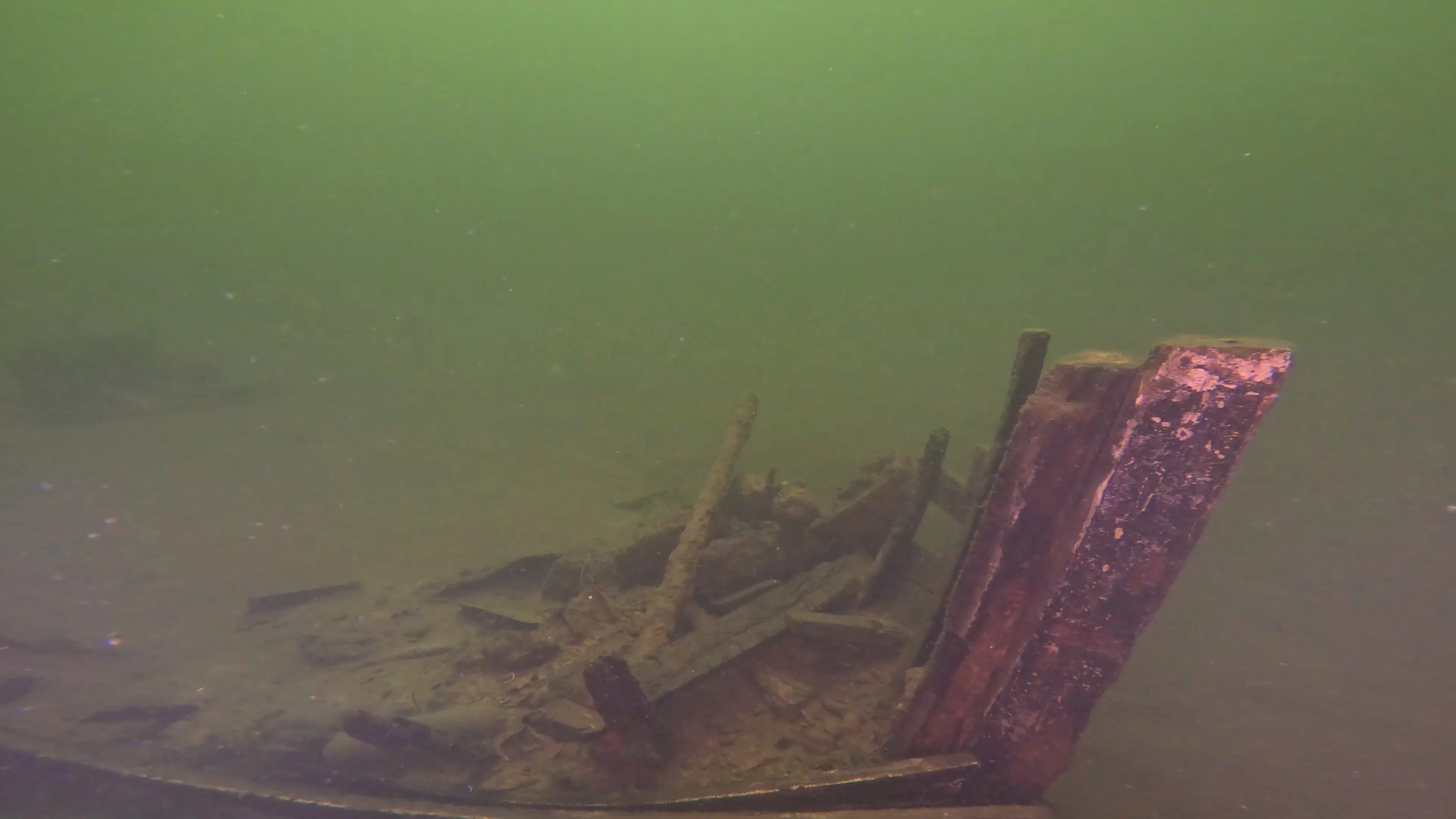 28' Collapsed Wooden Boat Wreck (LU069), Lake Union, Seattle, WA — photo 3 of 29