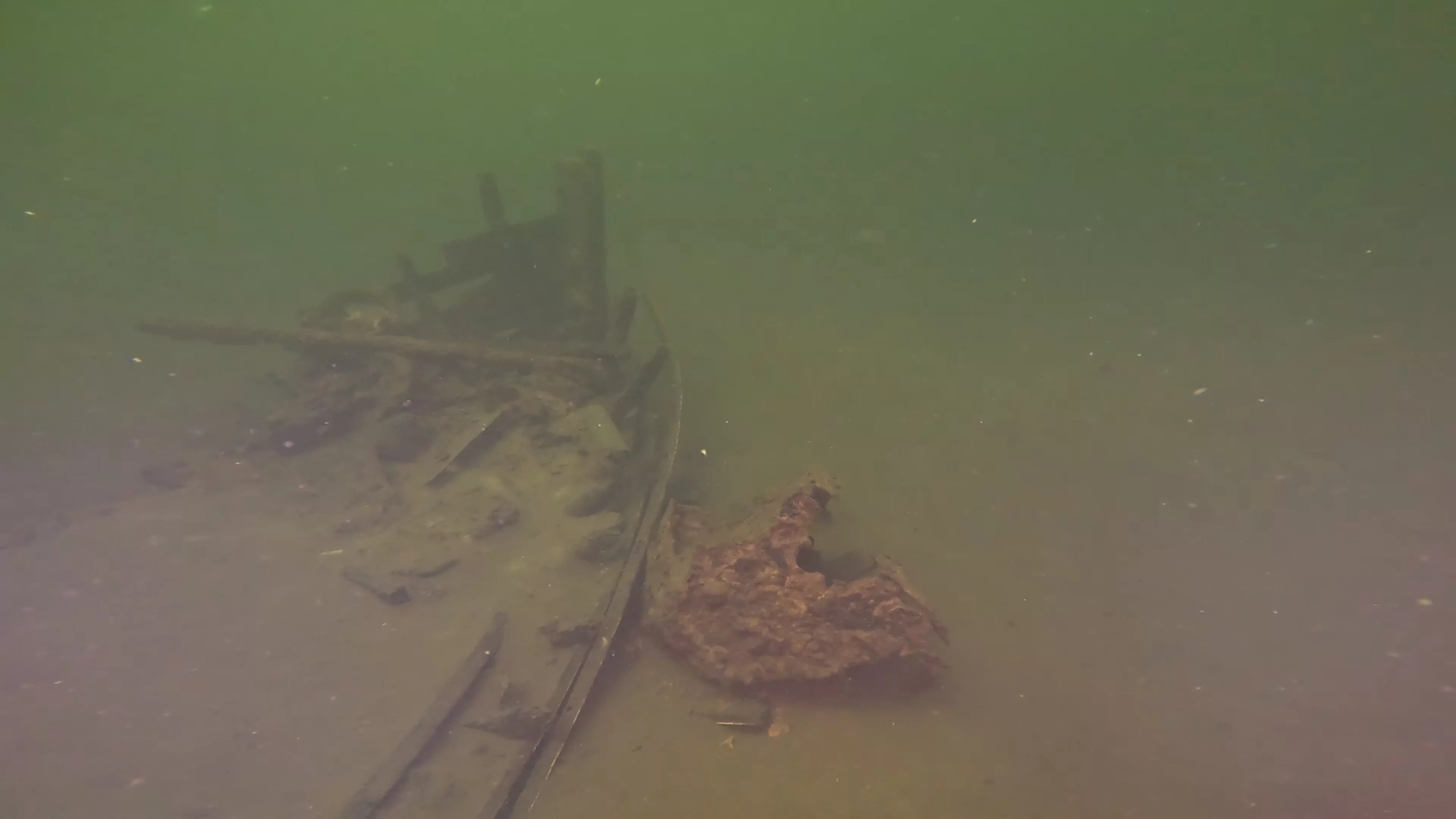 28' Collapsed Wooden Boat Wreck (LU069), Lake Union, Seattle, WA — photo 4 of 29