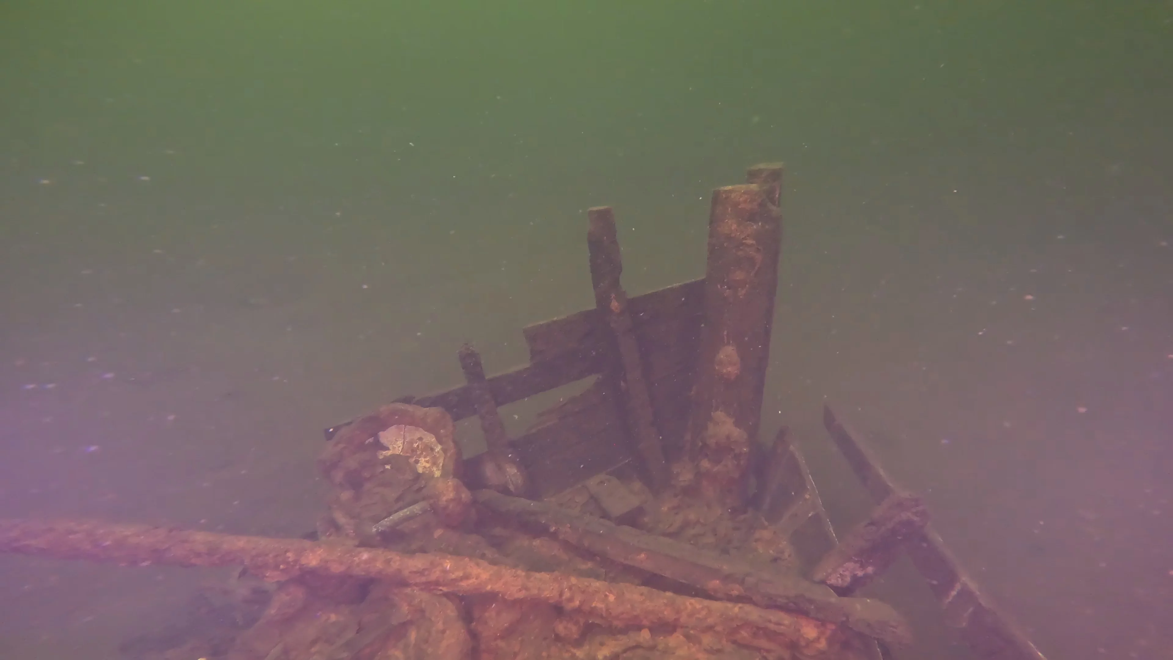 28' Collapsed Wooden Boat Wreck (LU069), Lake Union, Seattle, WA — photo 5 of 29