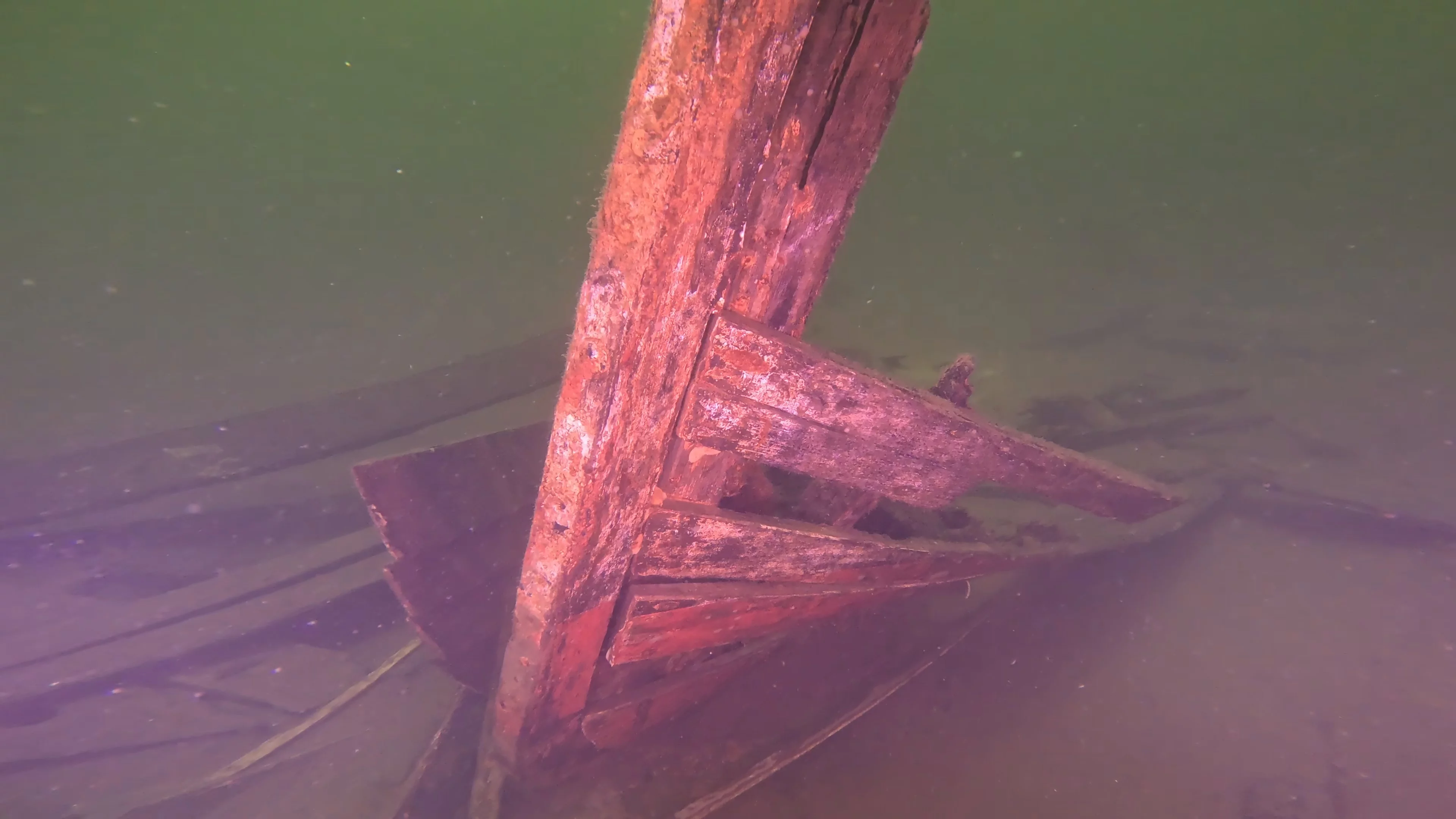 28' Collapsed Wooden Boat Wreck (LU069), Lake Union, Seattle, WA — photo 12 of 29