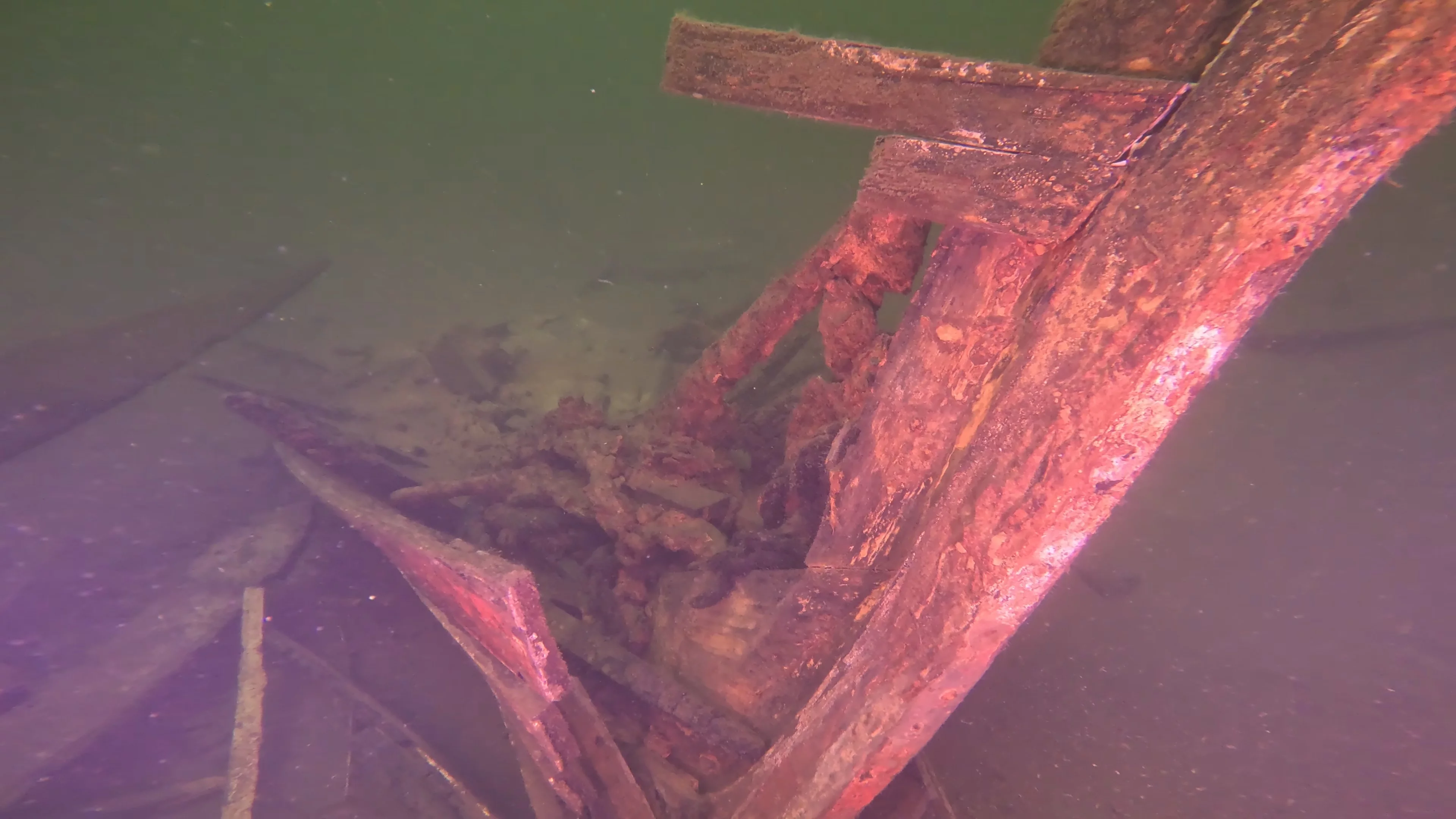 28' Collapsed Wooden Boat Wreck (LU069), Lake Union, Seattle, WA — photo 15 of 29
