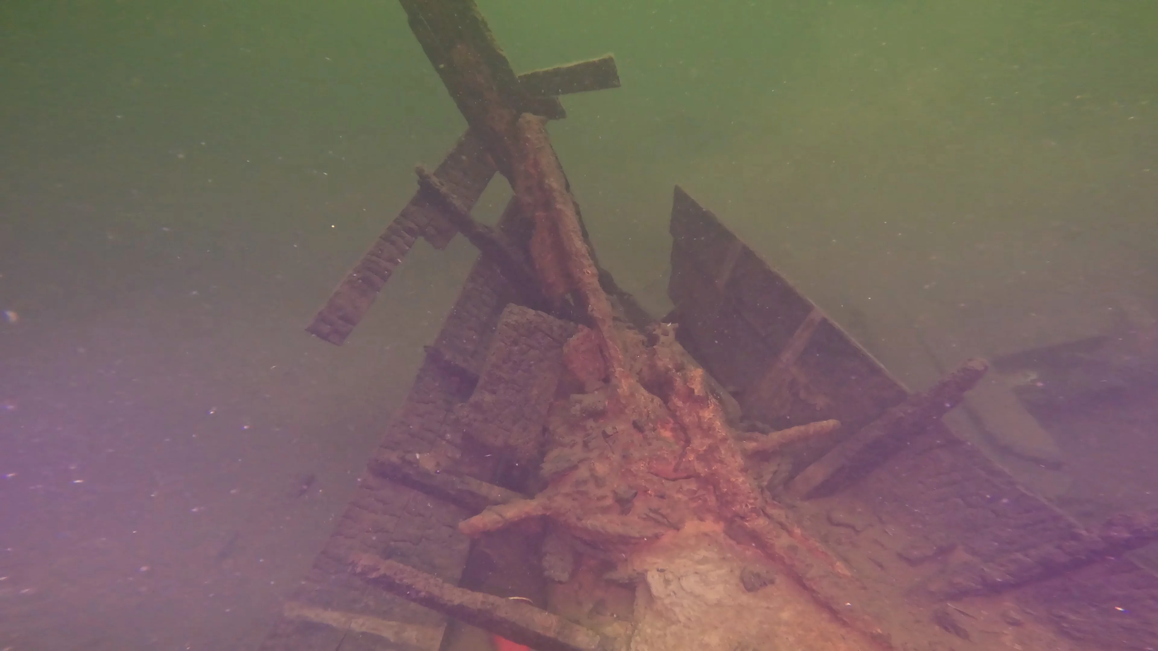 28' Collapsed Wooden Boat Wreck (LU069), Lake Union, Seattle, WA — photo 19 of 29