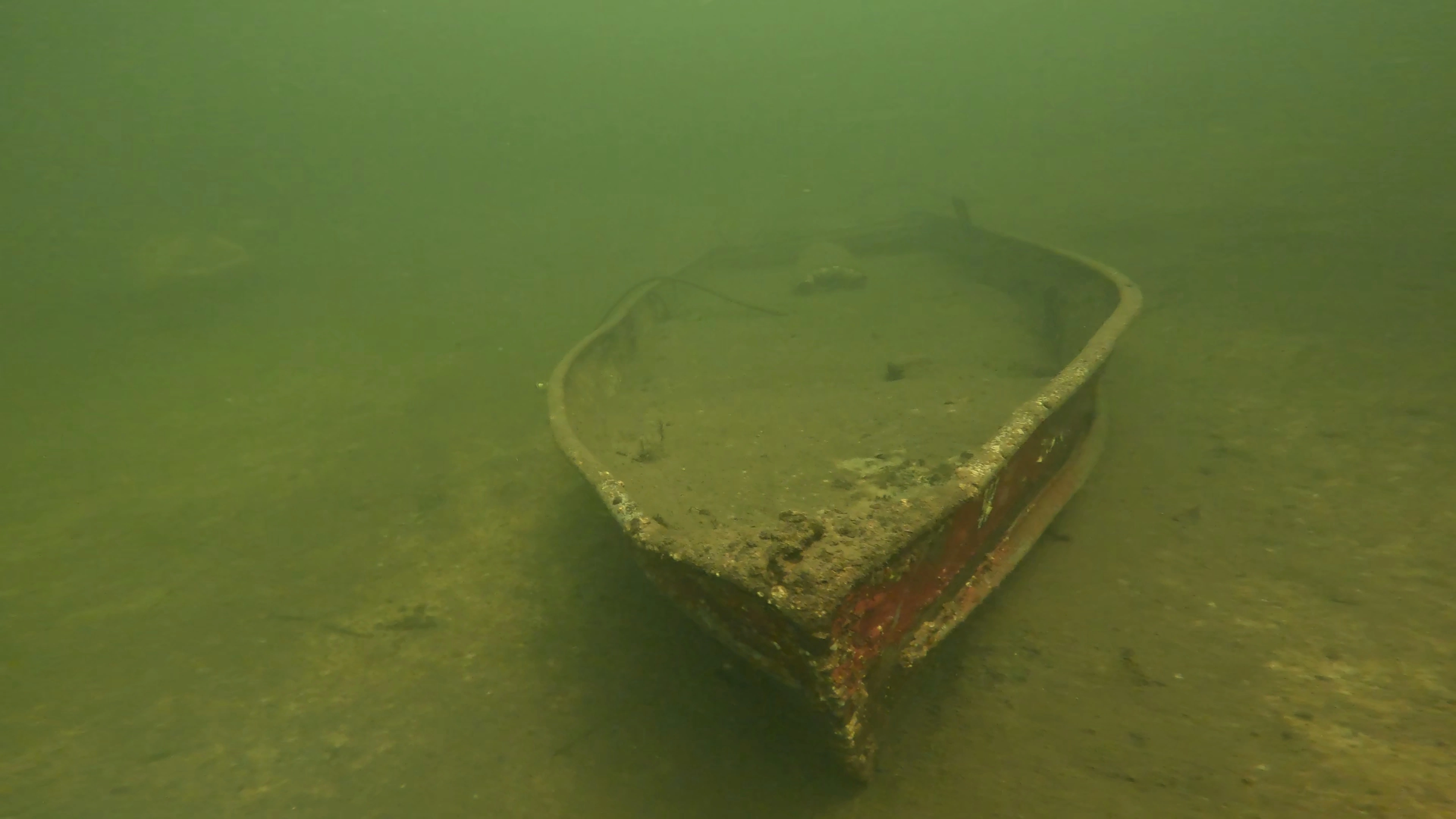 Sunken Metal Pleasure Craft (LU071), Lake Union, Seattle, WA — photo 2 of 15