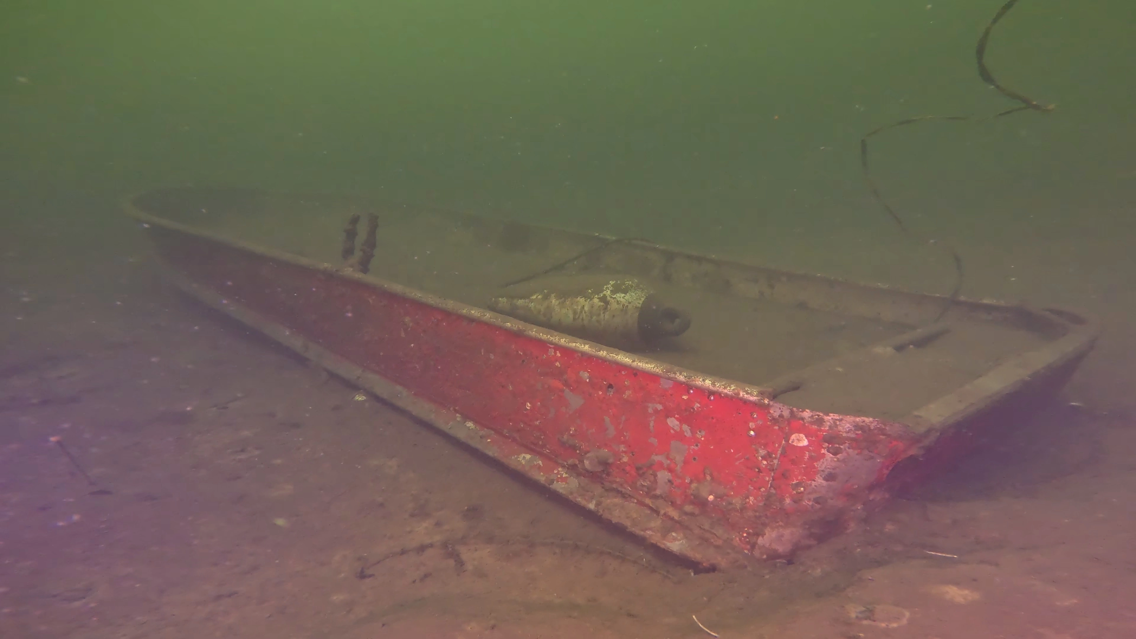 Sunken Metal Pleasure Craft (LU071), Lake Union, Seattle, WA — photo 9 of 15