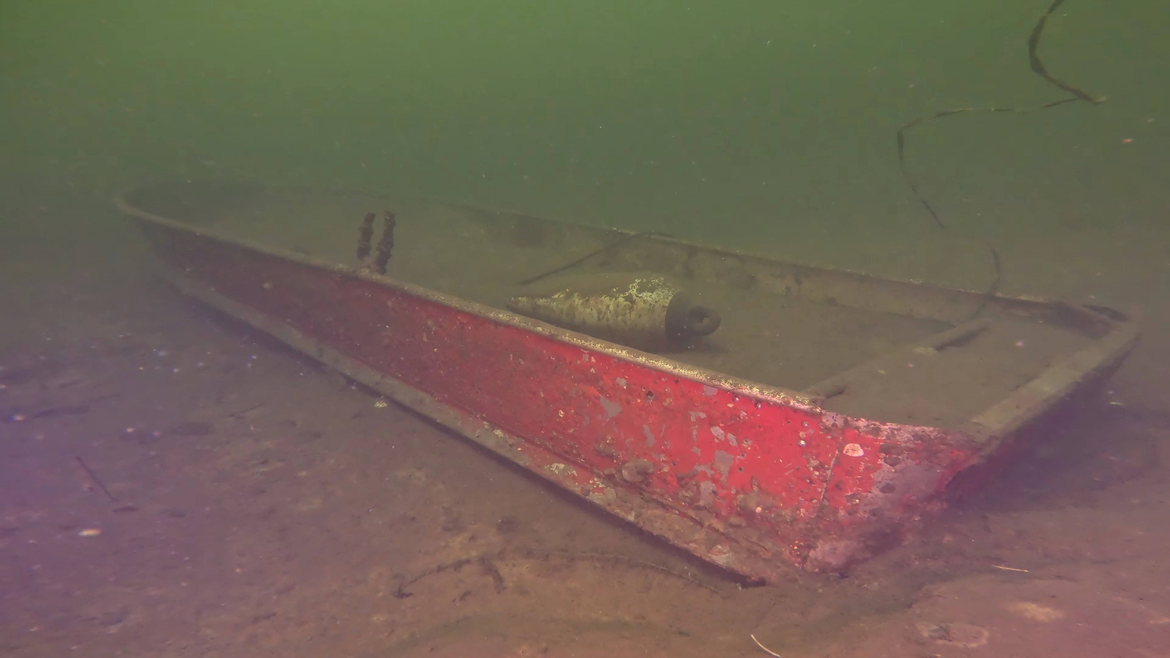 Sunken Metal Pleasure Craft (LU071), Lake Union, Seattle, WA — photo 10 of 15