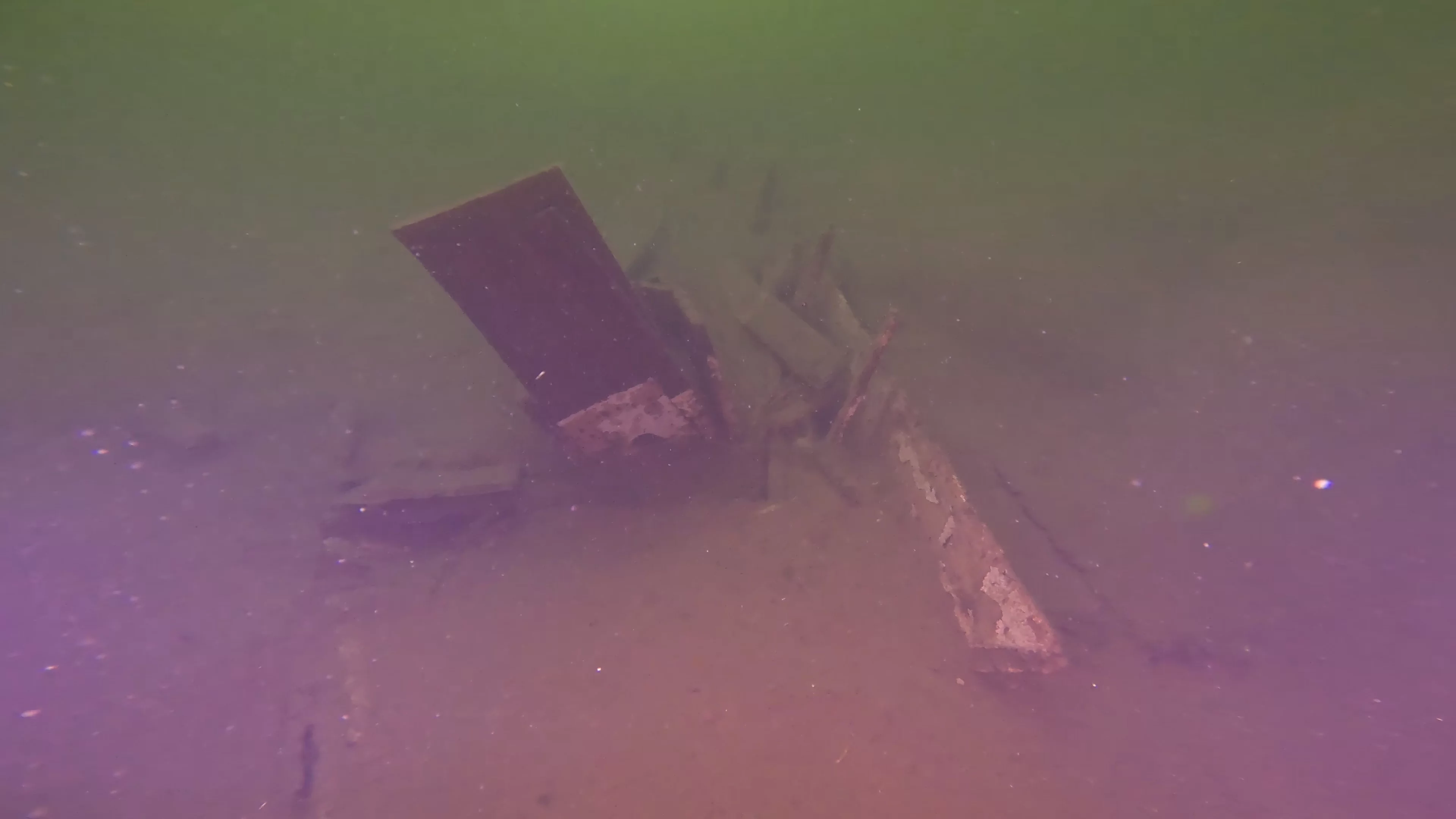 35' Bulwarks Boat Wreck (LU074), Lake Union, Seattle, WA — photo 4 of 12