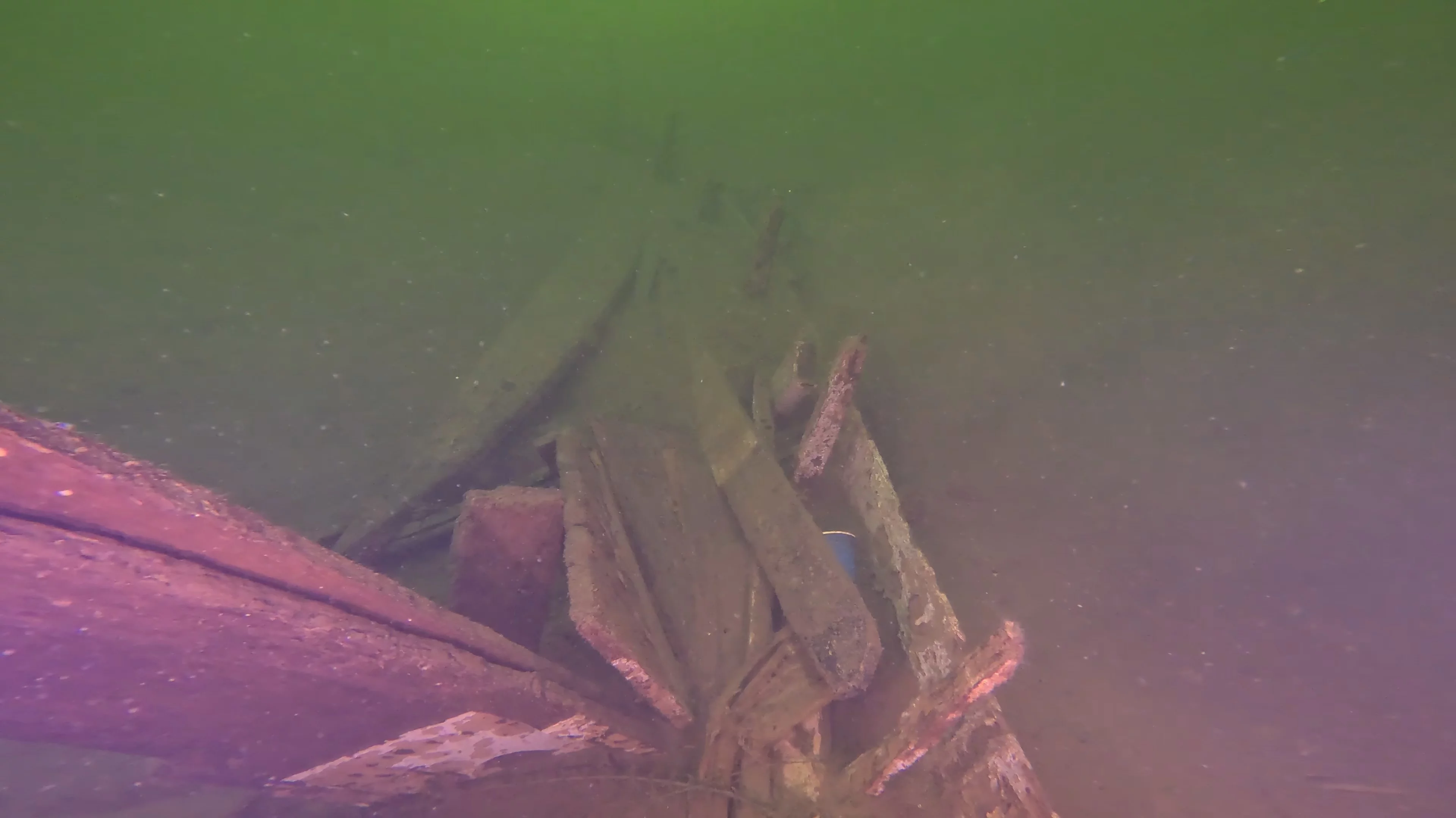 35' Bulwarks Boat Wreck (LU074), Lake Union, Seattle, WA — photo 5 of 12