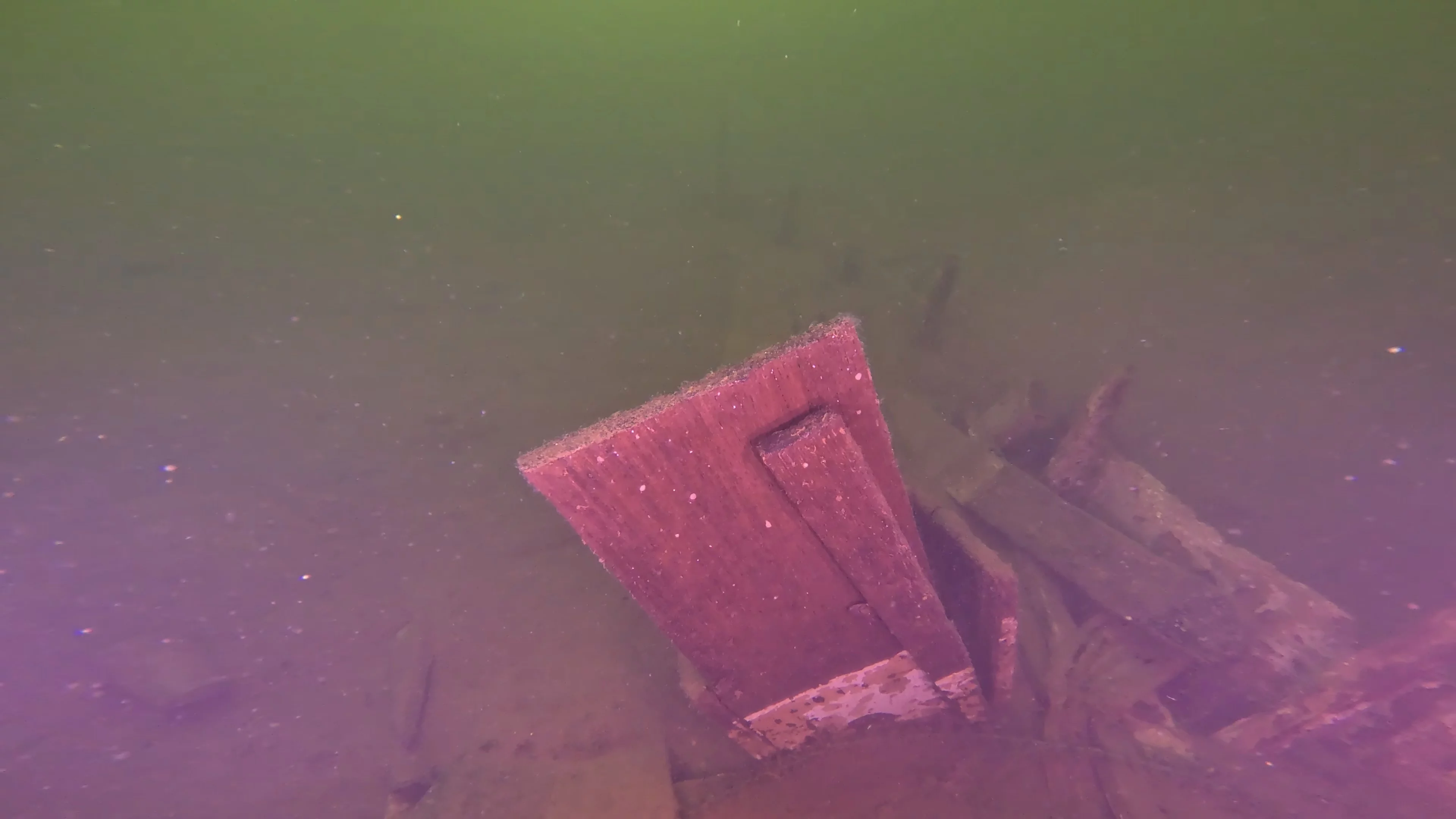 35' Bulwarks Boat Wreck (LU074), Lake Union, Seattle, WA — photo 6 of 12