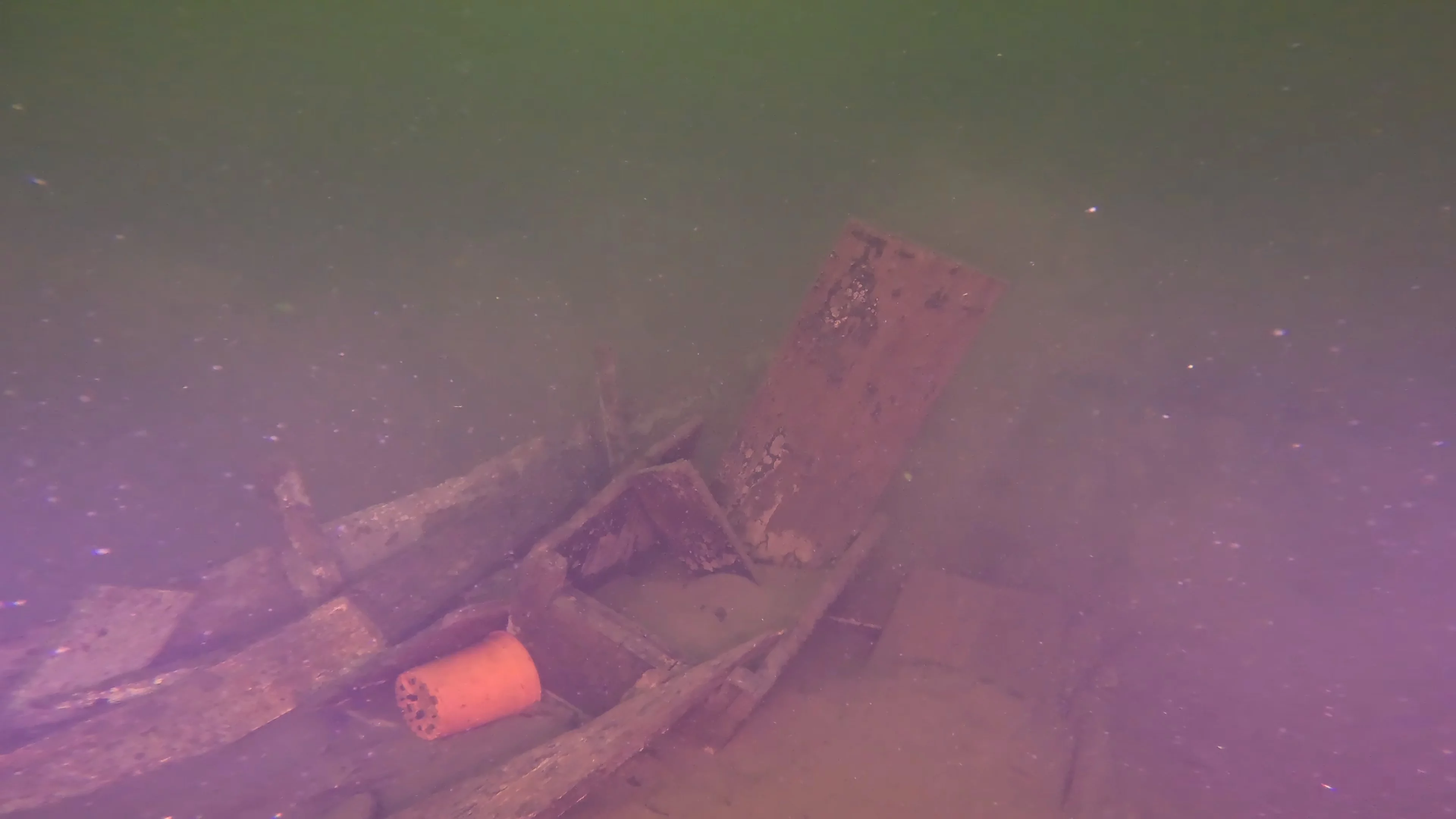 35' Bulwarks Boat Wreck (LU074), Lake Union, Seattle, WA — photo 8 of 12
