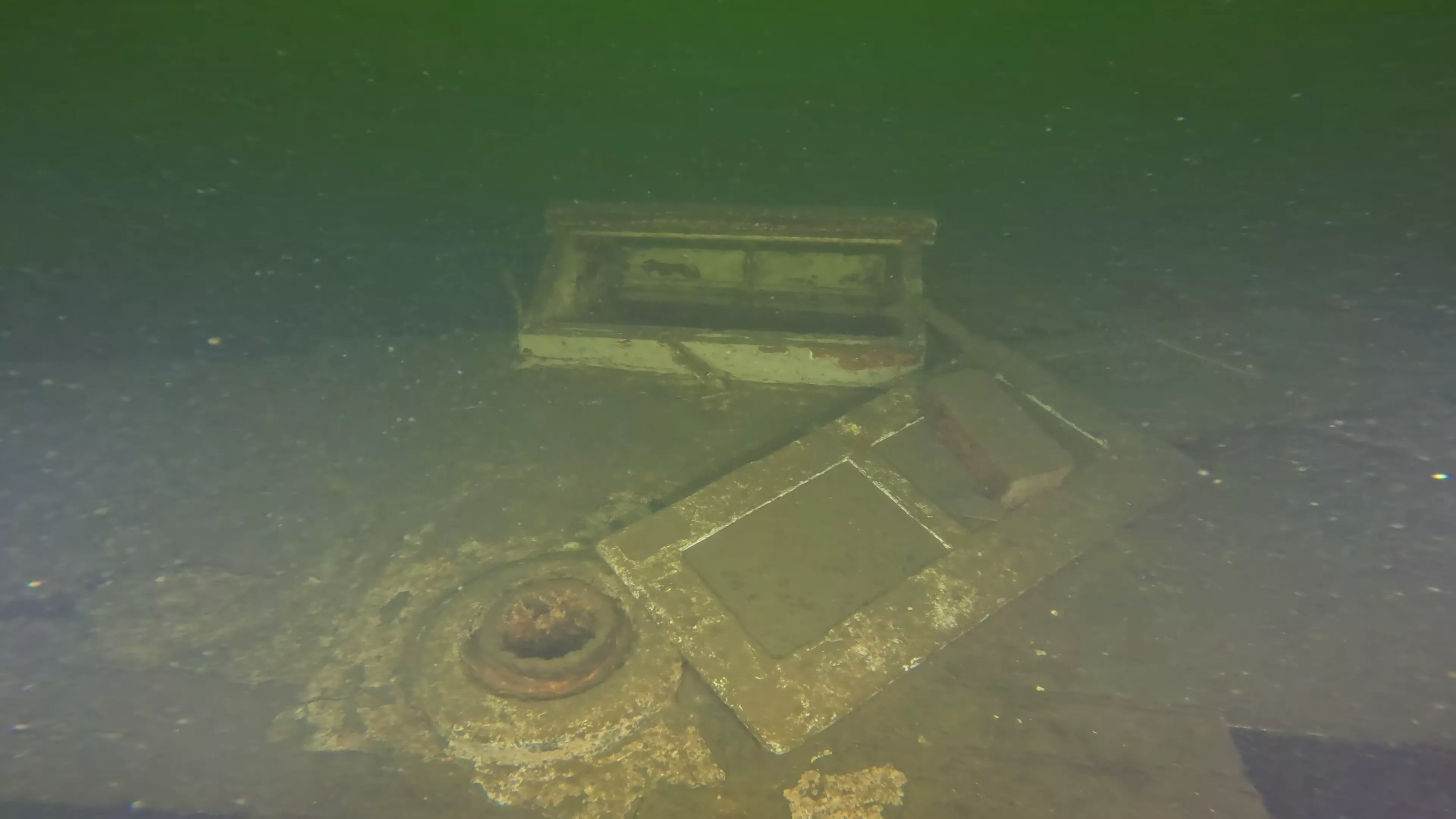 Betty W.: 35' Sailing Vessel Wreck (LU078), Lake Union, Seattle, WA — photo 2 of 24
