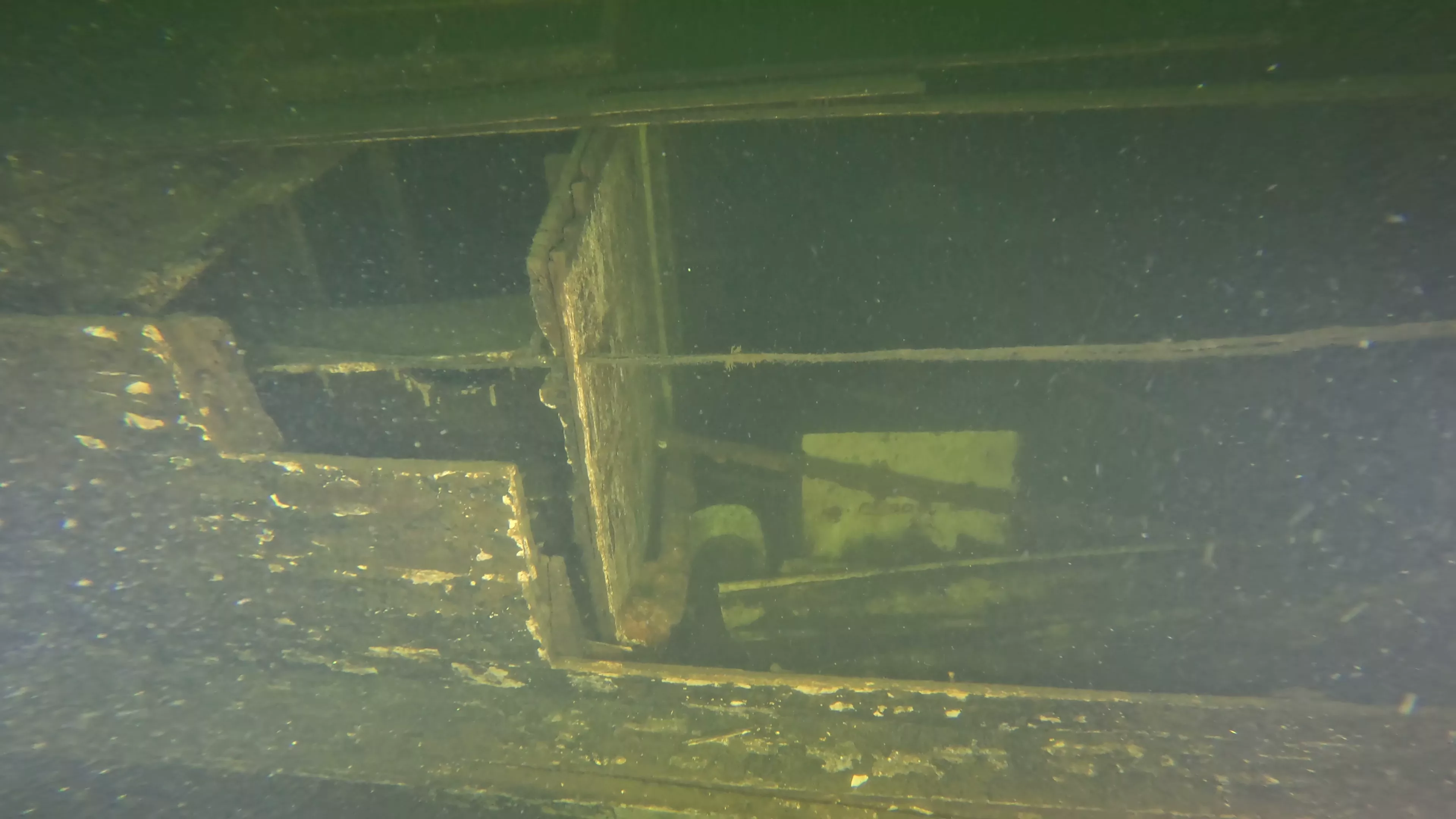Betty W.: 35' Sailing Vessel Wreck (LU078), Lake Union, Seattle, WA — photo 13 of 24