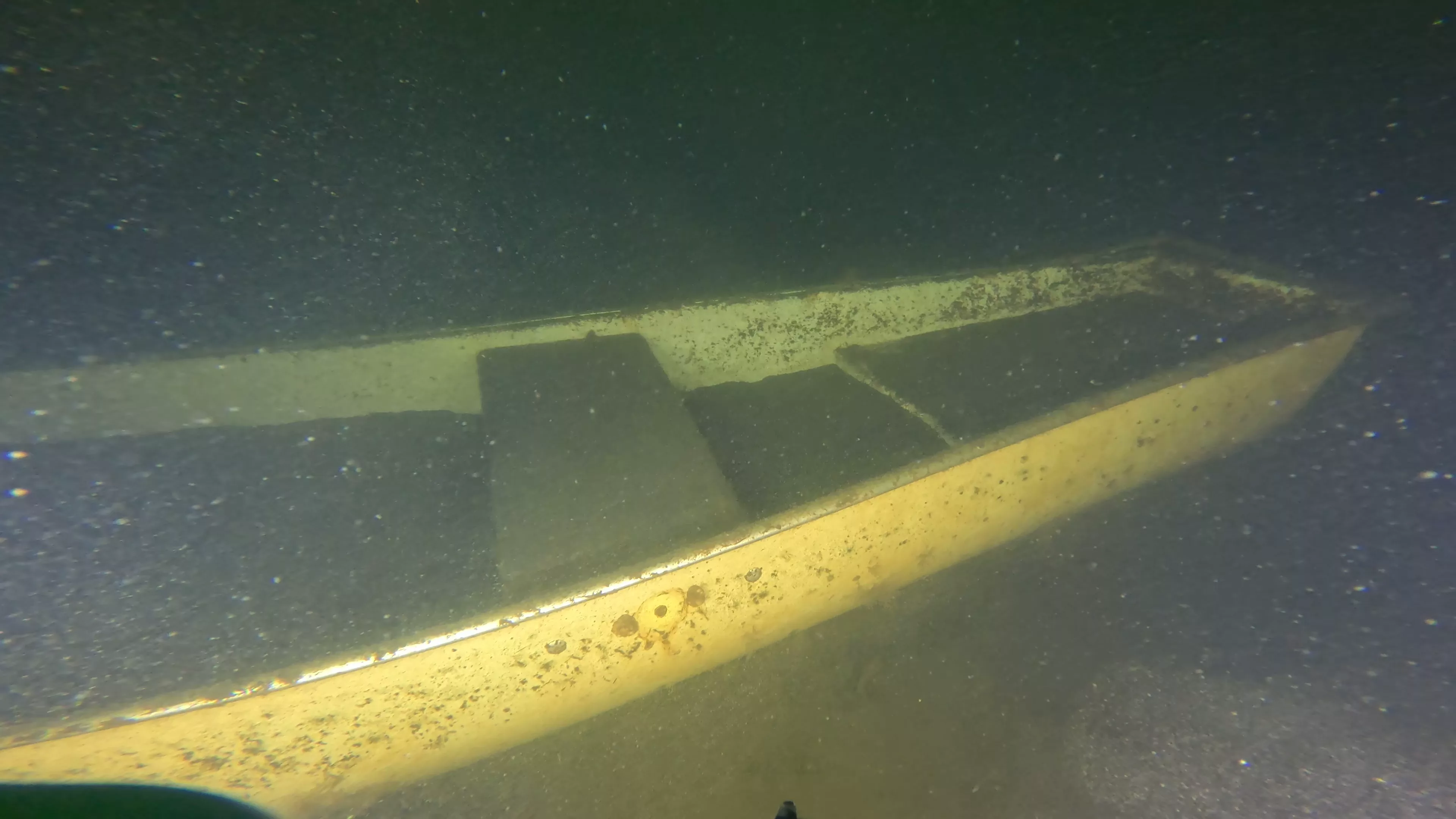 14' Fiberglass Rowboat Wreck (LU094), Lake Union, Seattle, WA — photo 6 of 8