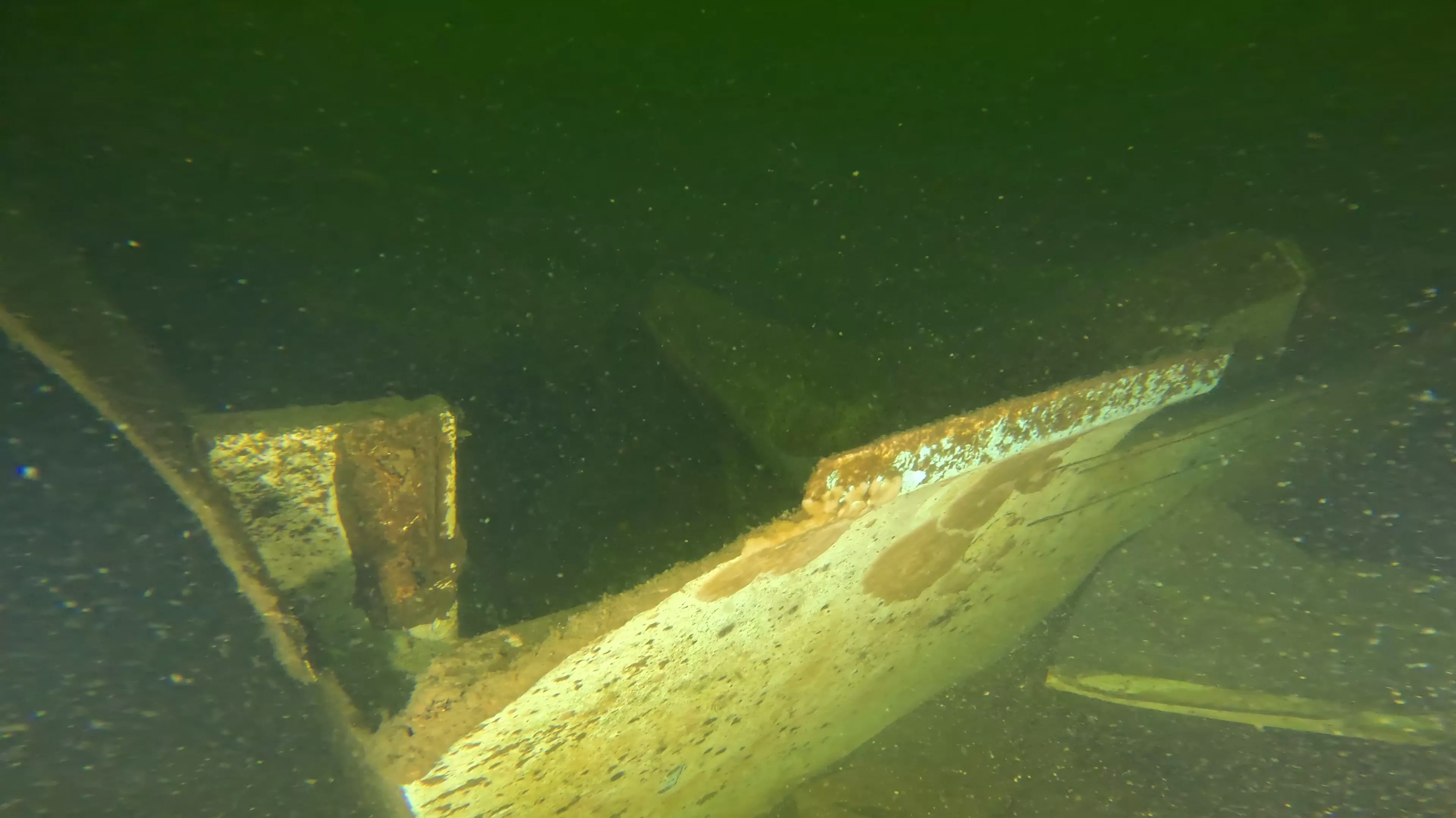 14' Fiberglass Boat Wreck (LU096), Lake Union, Seattle, WA — photo 12 of 16
