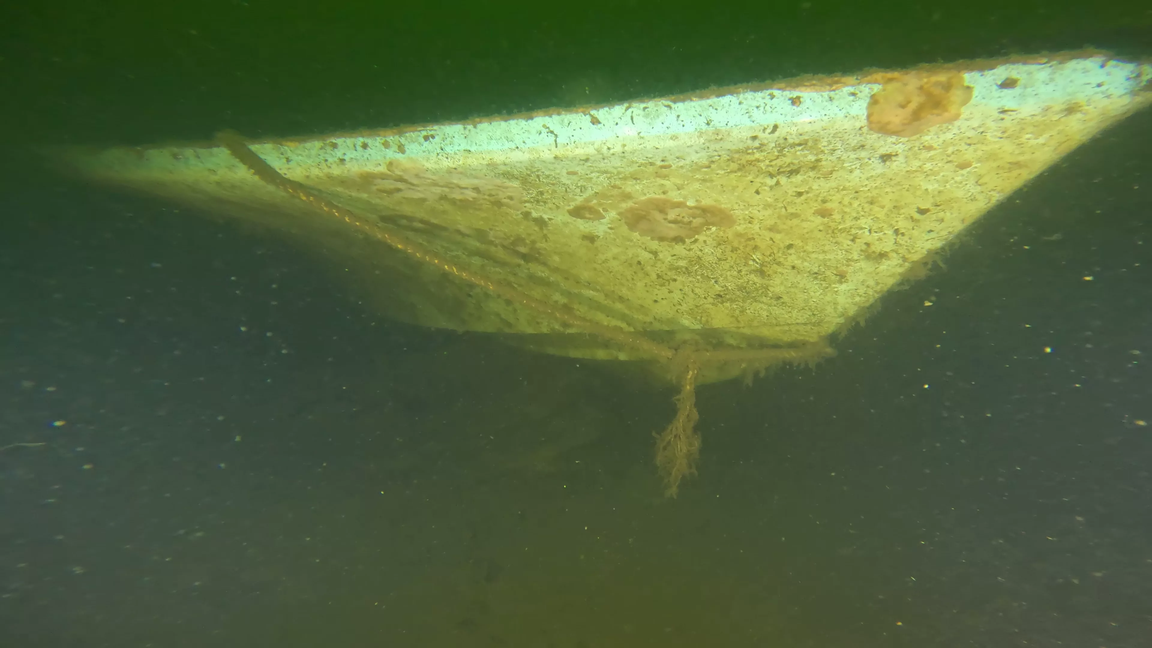 14' Fiberglass Boat Wreck (LU096), Lake Union, Seattle, WA — main photo