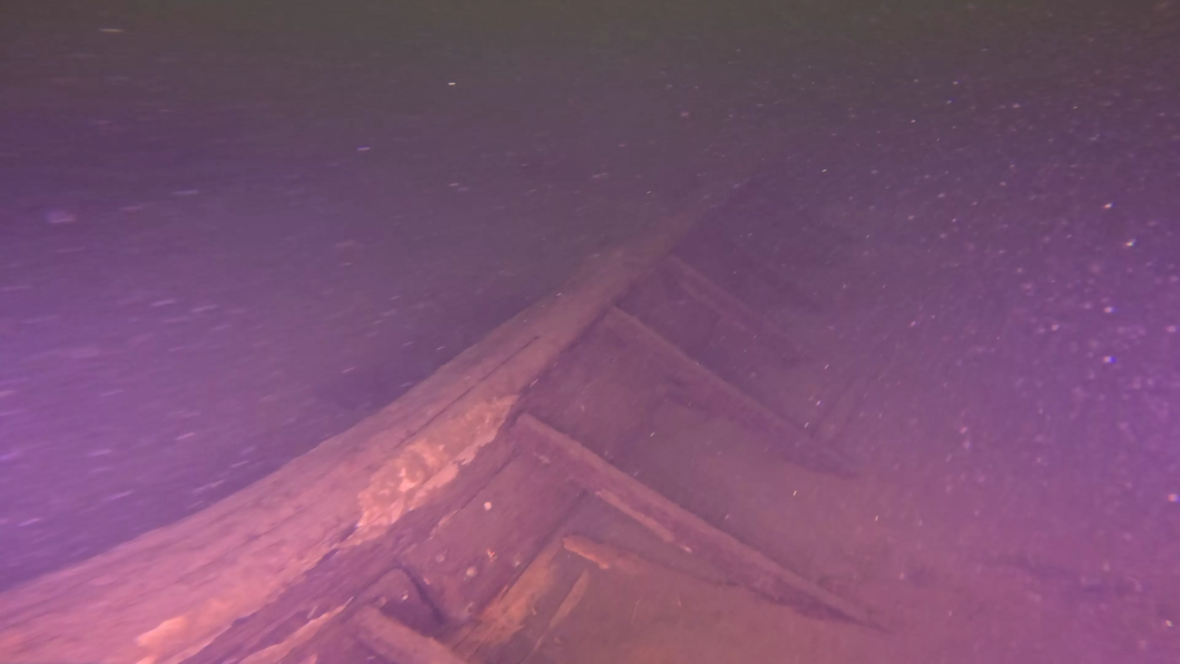 Small Wooden Boat Wreck (LU103), Lake Union, Seattle, WA — photo 2 of 13