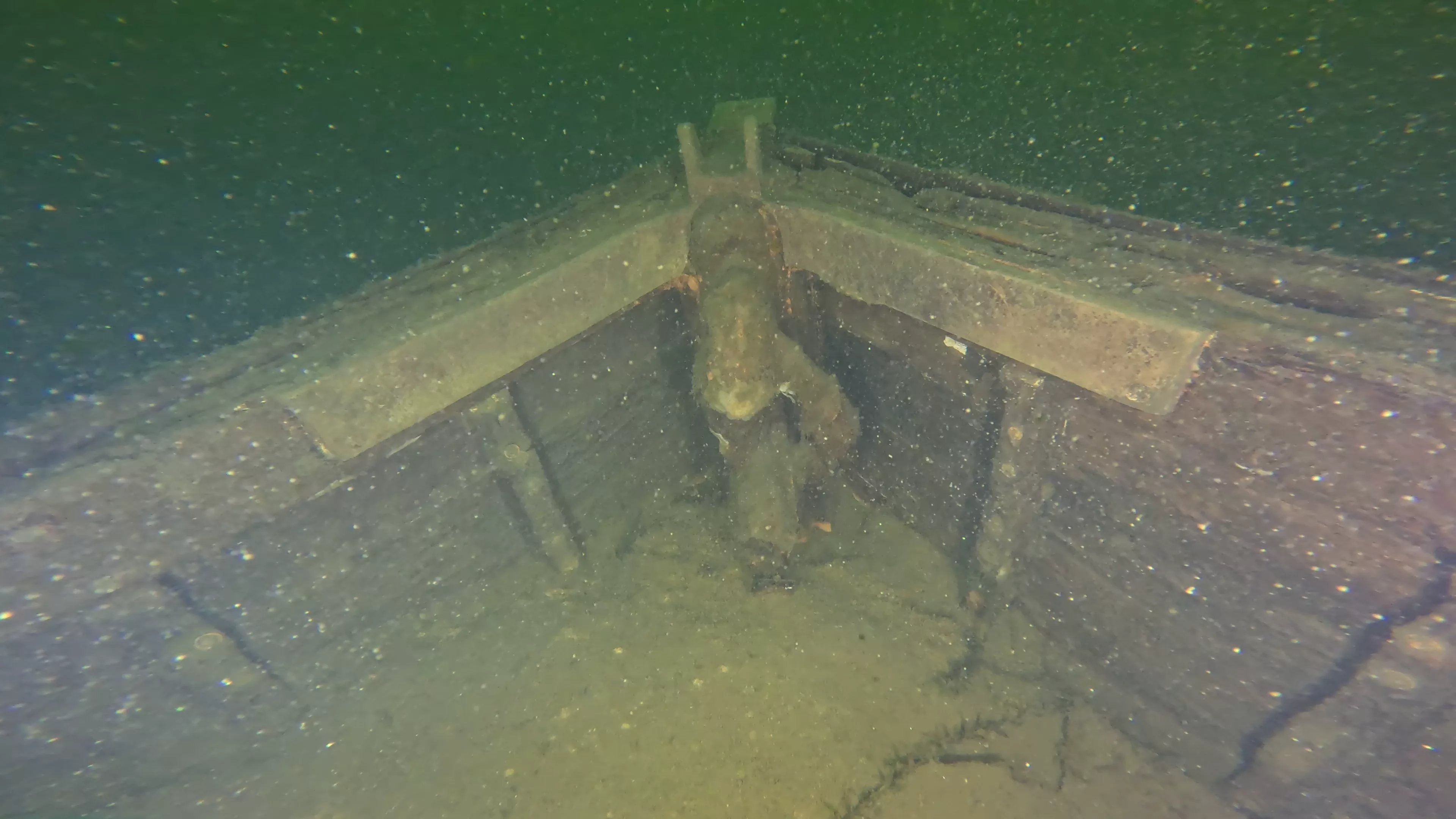 Small Wooden Boat Wreck (LU103), Lake Union, Seattle, WA — photo 10 of 13